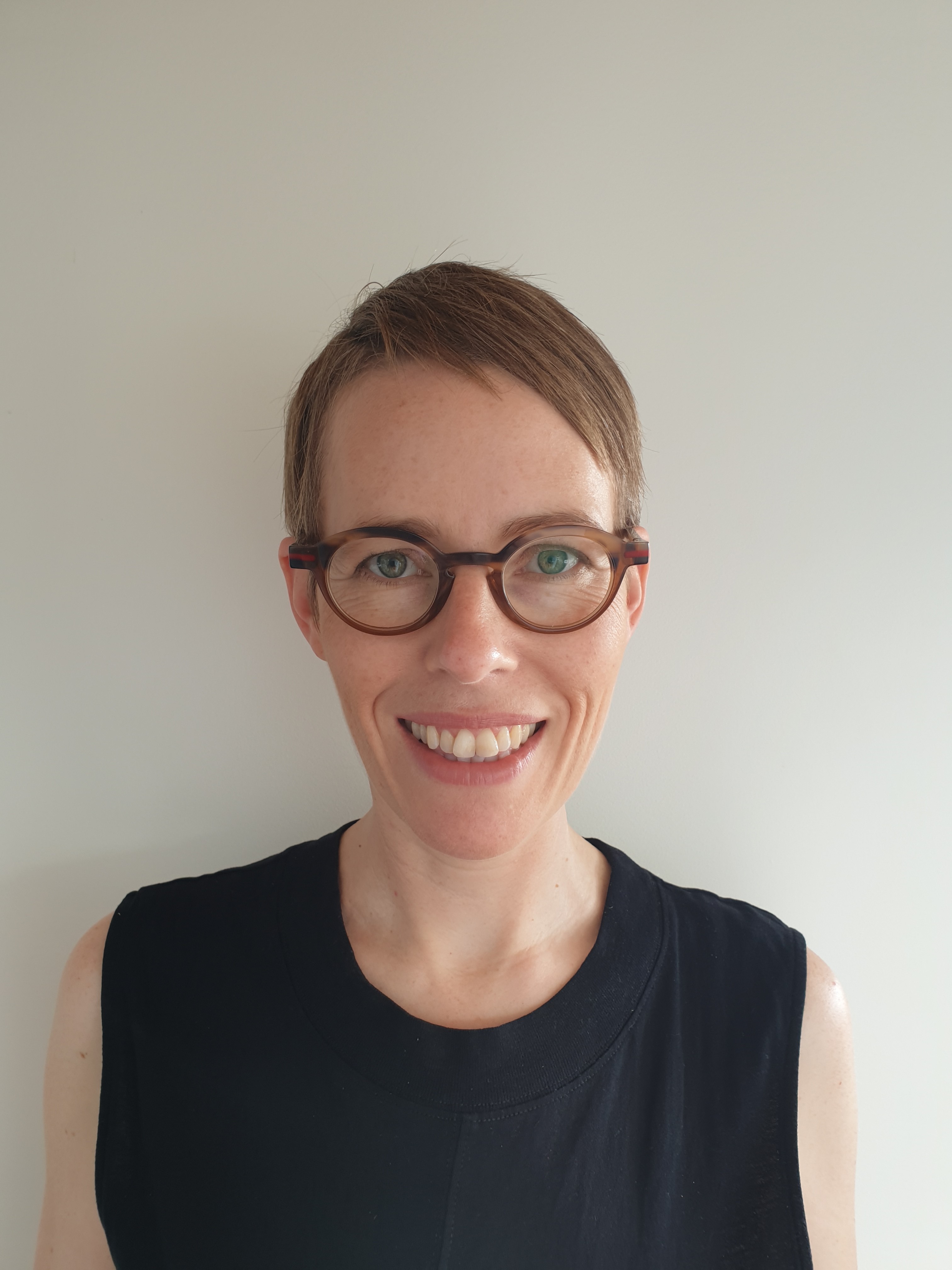 mug-shot4fafc8a38c1c6e33af17ff0000fca4f5jpg